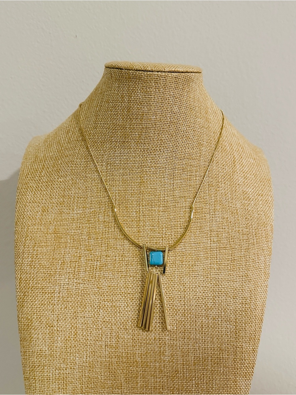 Fashion Jewelry Gold Tone Necklace with Turquoise Accent